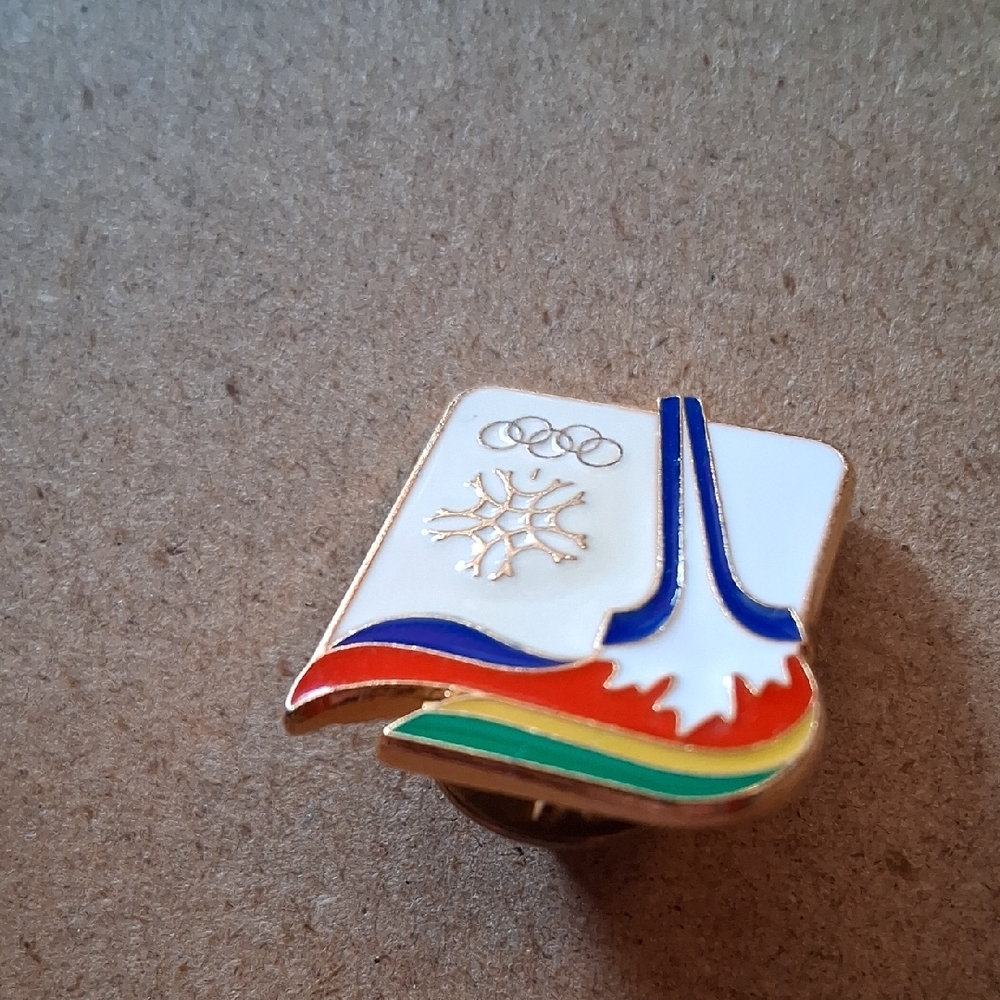 Winter Olympics Enamel Pin - White, Red, Blue, Green - Picture 3 of 6